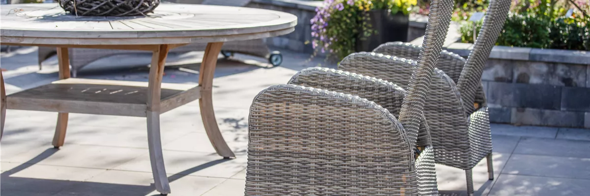 Gartenmöbel im Garten