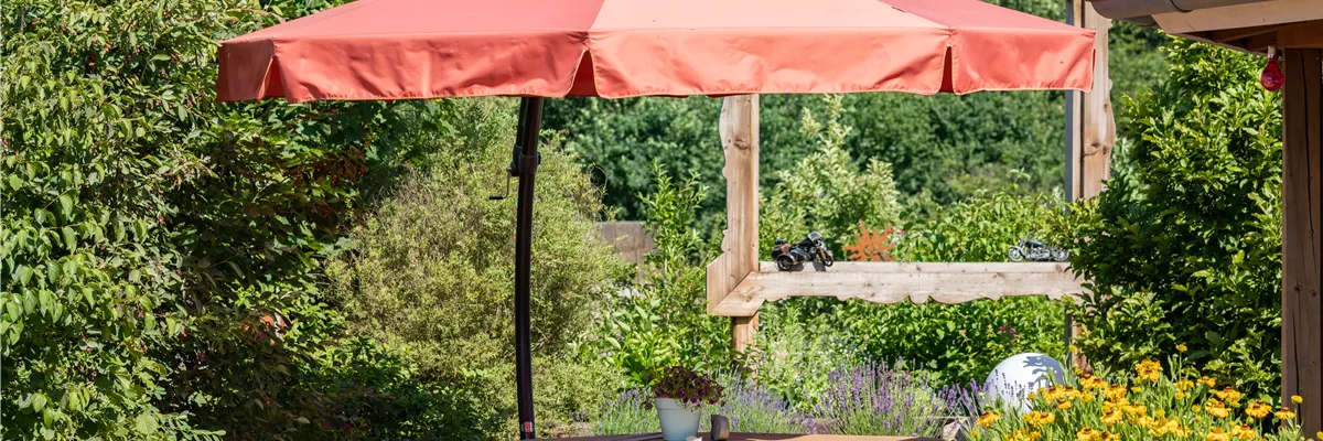 Terrasse mit Sonnenschirm