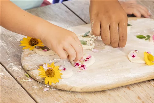 DIY Salzteig-Mobile mit Blumen basteln