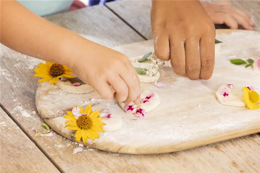 DIY Salzteig-Mobile mit Blumen basteln